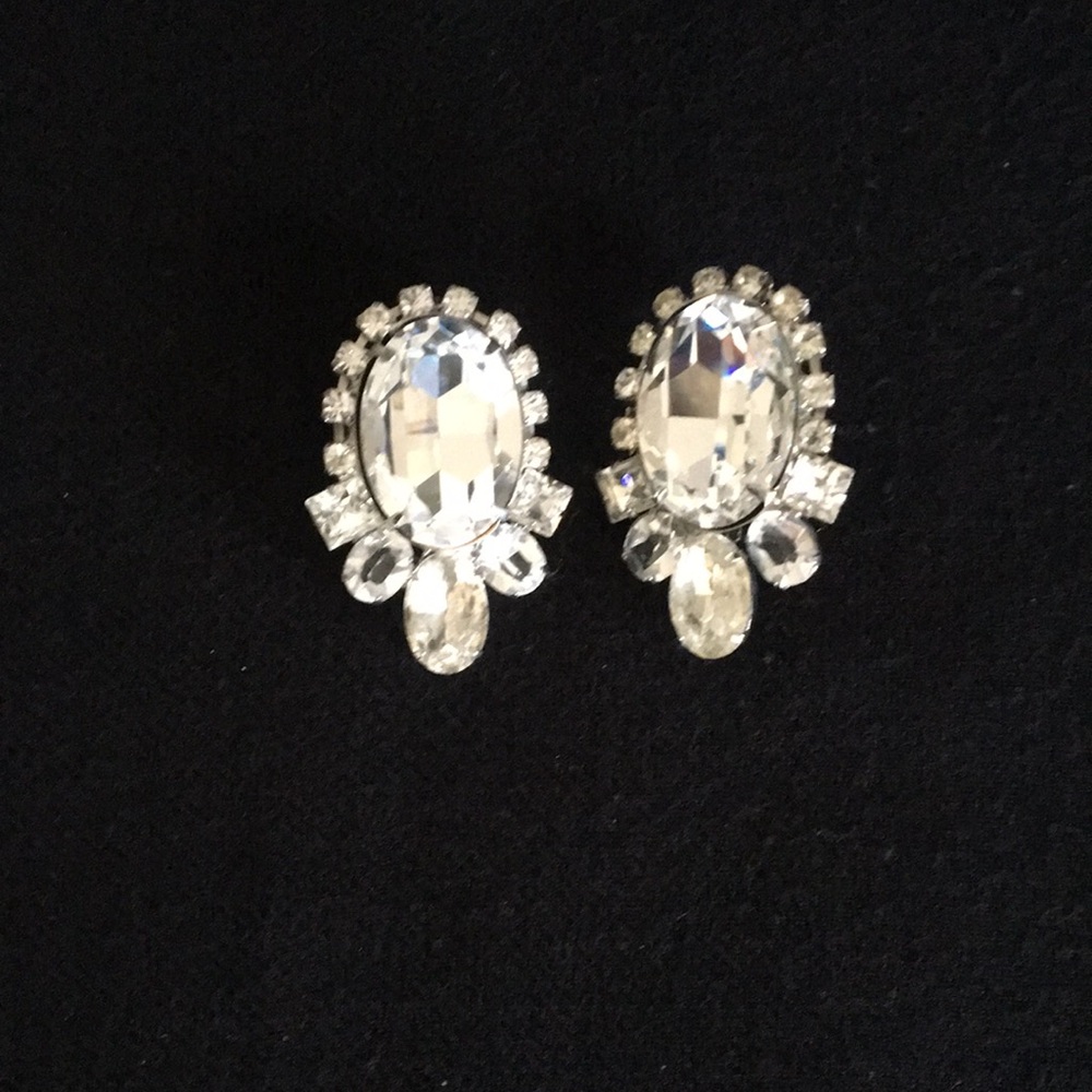 Lawrence VRBA designed Sparkling Crystal Clip-On Earrings - Clear/White